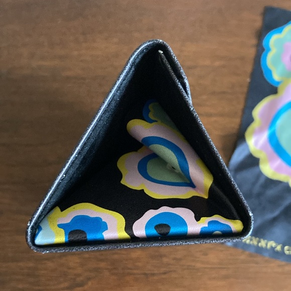 Cynthia Rowley x Zenni Floral Glasses Case with Matching Lens Wipe - Picture 4 of 5